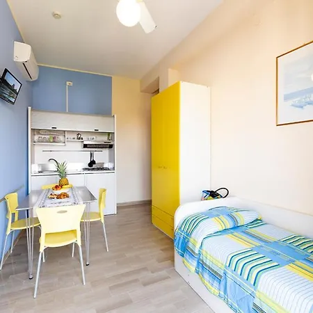 Sea Aparthotel 3*