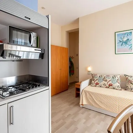 Sea Aparthotel 3*