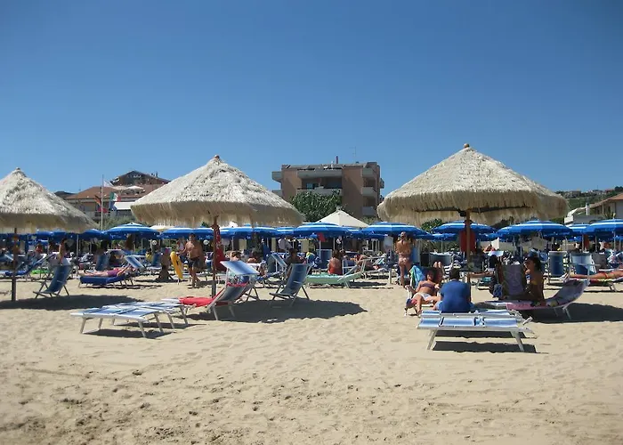 Ξενοδοχείο με διαμερίσματα Sea Silvi Marina