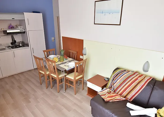 Ξενοδοχείο με διαμερίσματα Sea 3*